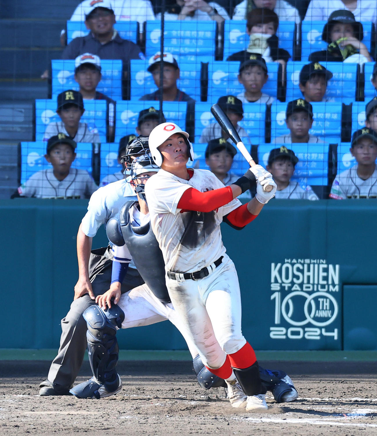 霞ケ浦対智弁和歌山　8回裏智弁和歌山2死、花田は左越えに同点本塁打を放つ（撮影・藤尾明華）