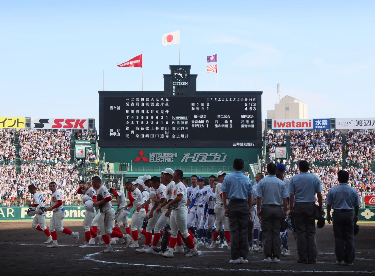 霞ケ浦対智弁和歌山　タイブレークで霞ケ浦に敗れた智弁和歌山ナイン（撮影・加藤哉）