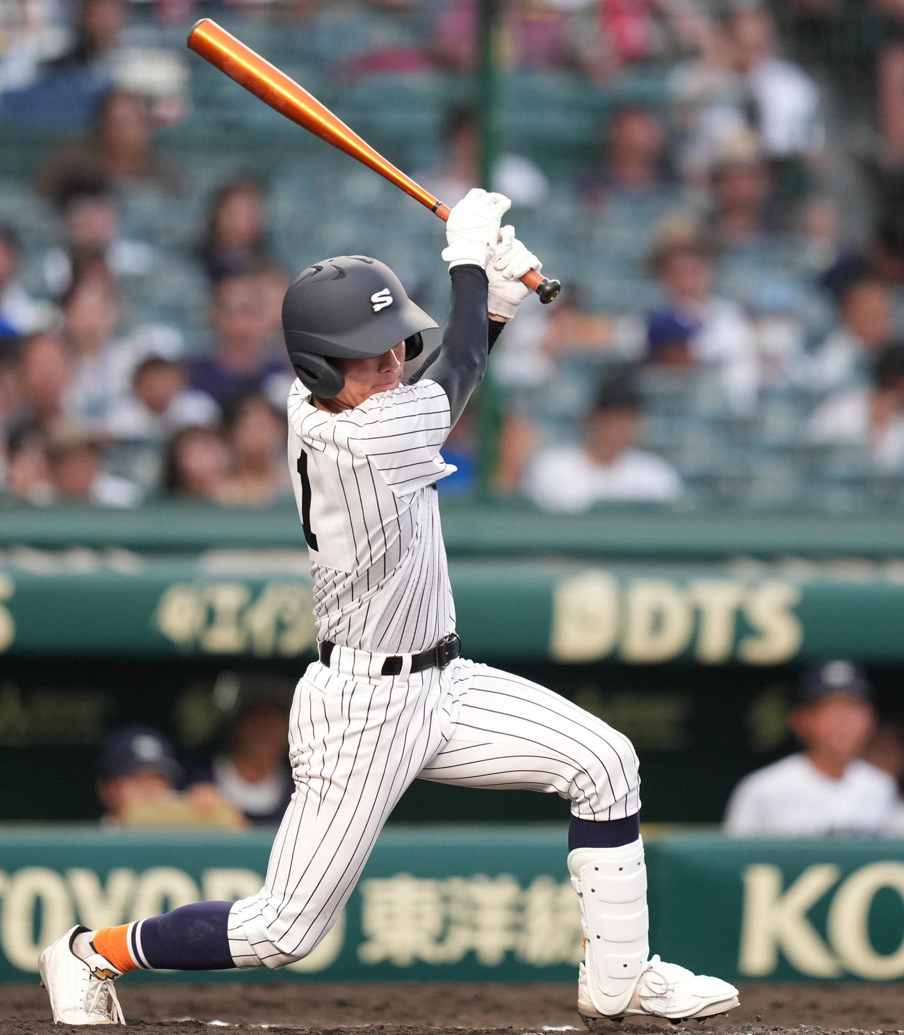滋賀学園対花巻東　5回表滋賀学園2死一、三塁、中前適時打を放つ脇本（撮影・鈴木みどり）