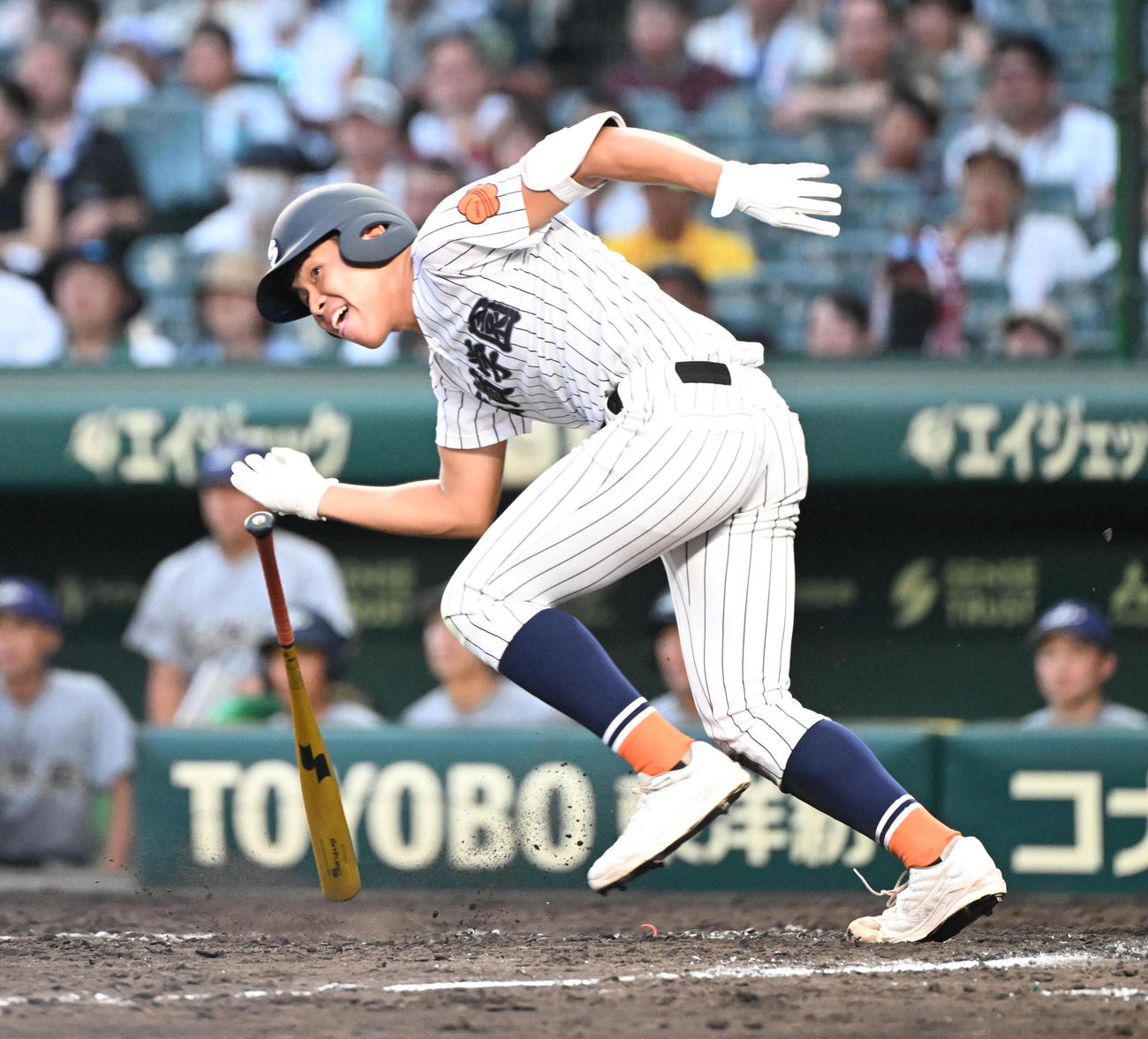 滋賀学園対花巻東　5回表滋賀学園2死二、三塁、三塁へ適時内野安打を放つ作田（撮影・和賀正仁）