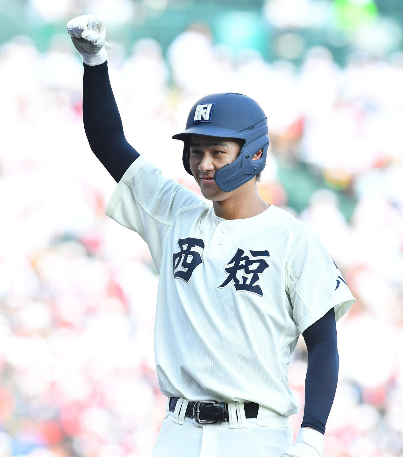 西日本短大付対菰野　3回表西日本短大付1死満塁、左前適時打を放ち、ガッツポーズする村上（撮影・岩下翔太）