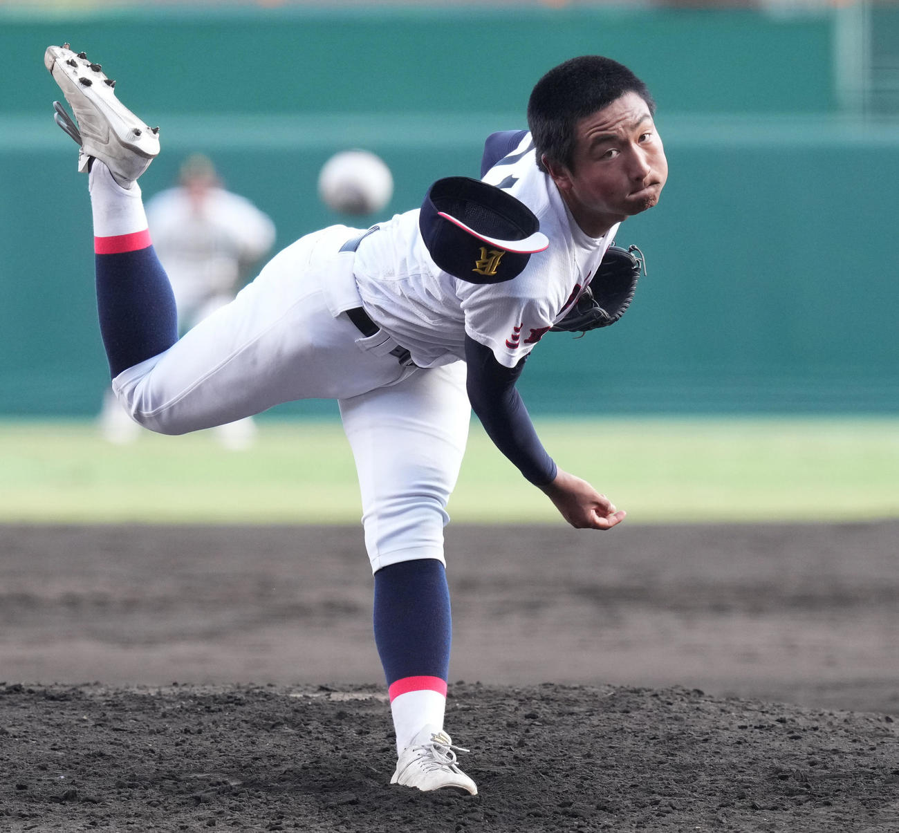 西日本短大付対菰野　3回表途中から2番手で登板した菰野・奥野（撮影・鈴木みどり）