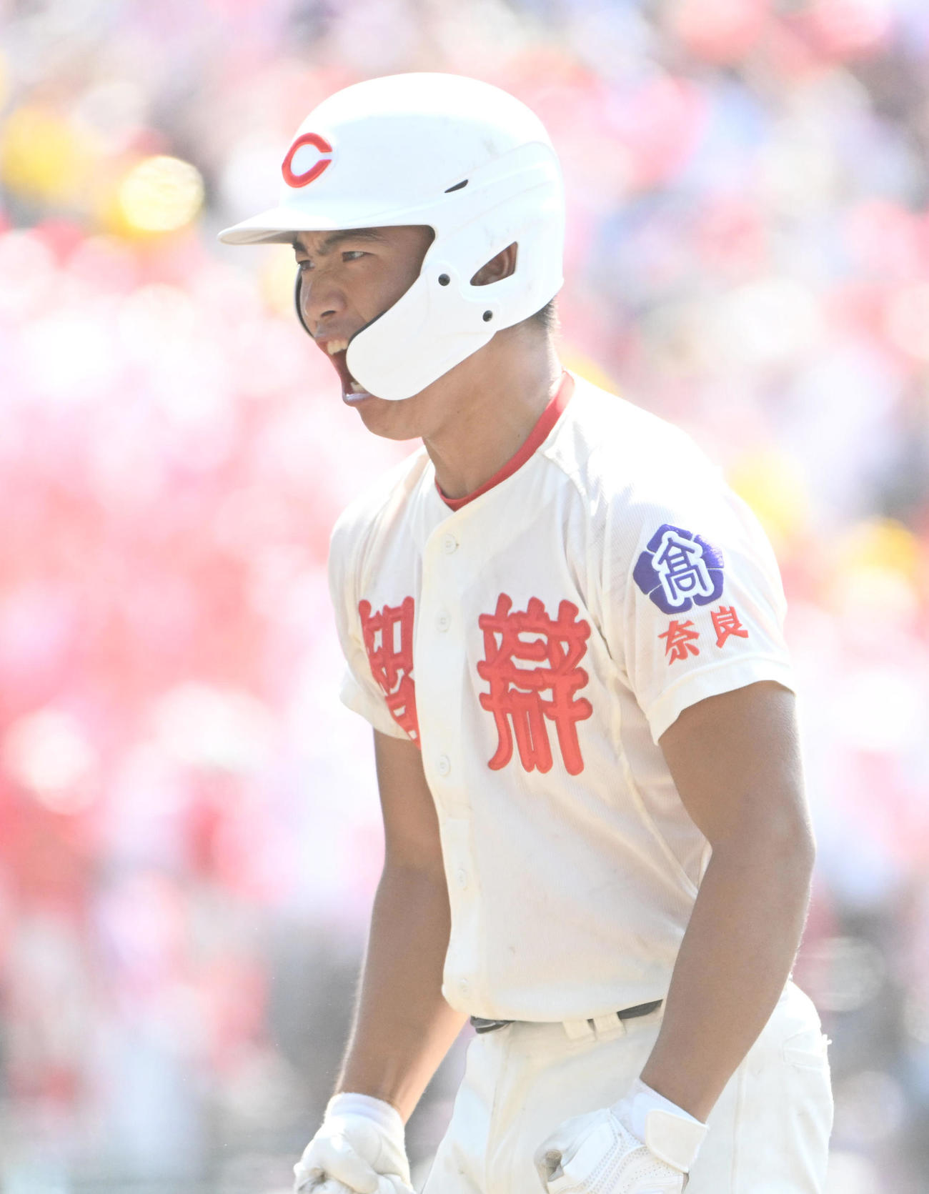 智弁学園対健大高崎　9回表智弁学園2死二塁、佐坂悠登は中適時打を放つ（撮影・石井愛子）