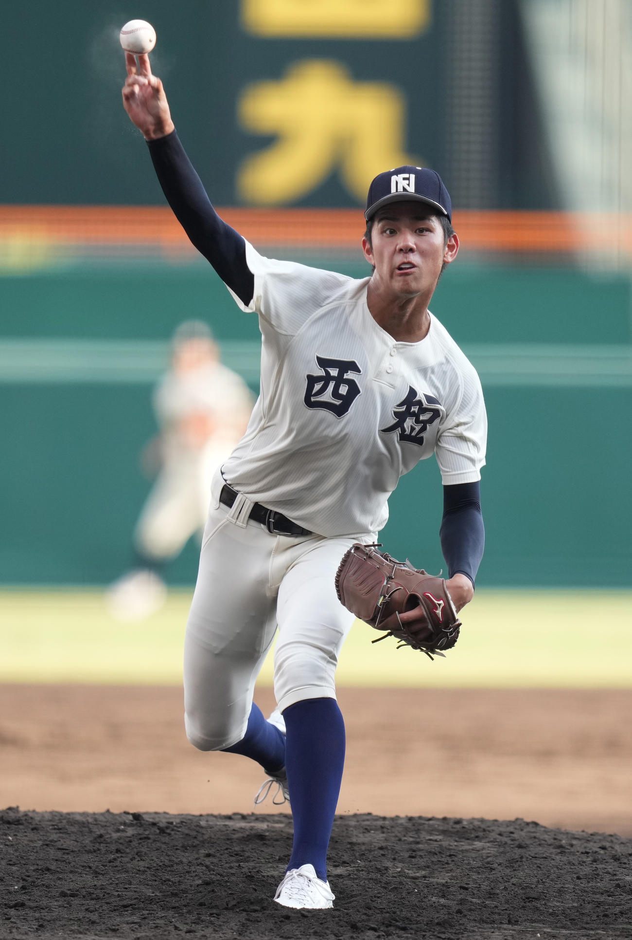 西日本短大付対菰野　先発し力投する西日本短大付・村上（撮影・鈴木みどり）