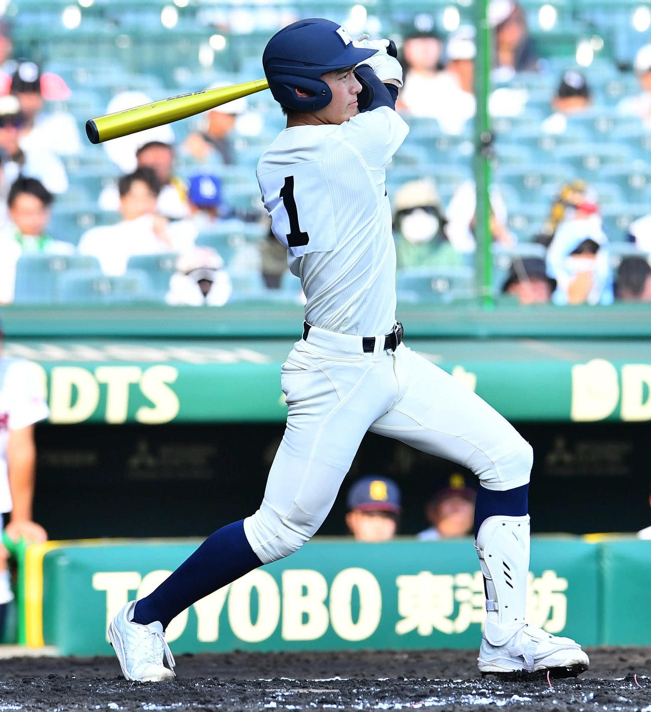 西日本短大付対菰野　3回表西日本短大付1死満塁、村上は左前適時打を放つ（撮影・岩下翔太）