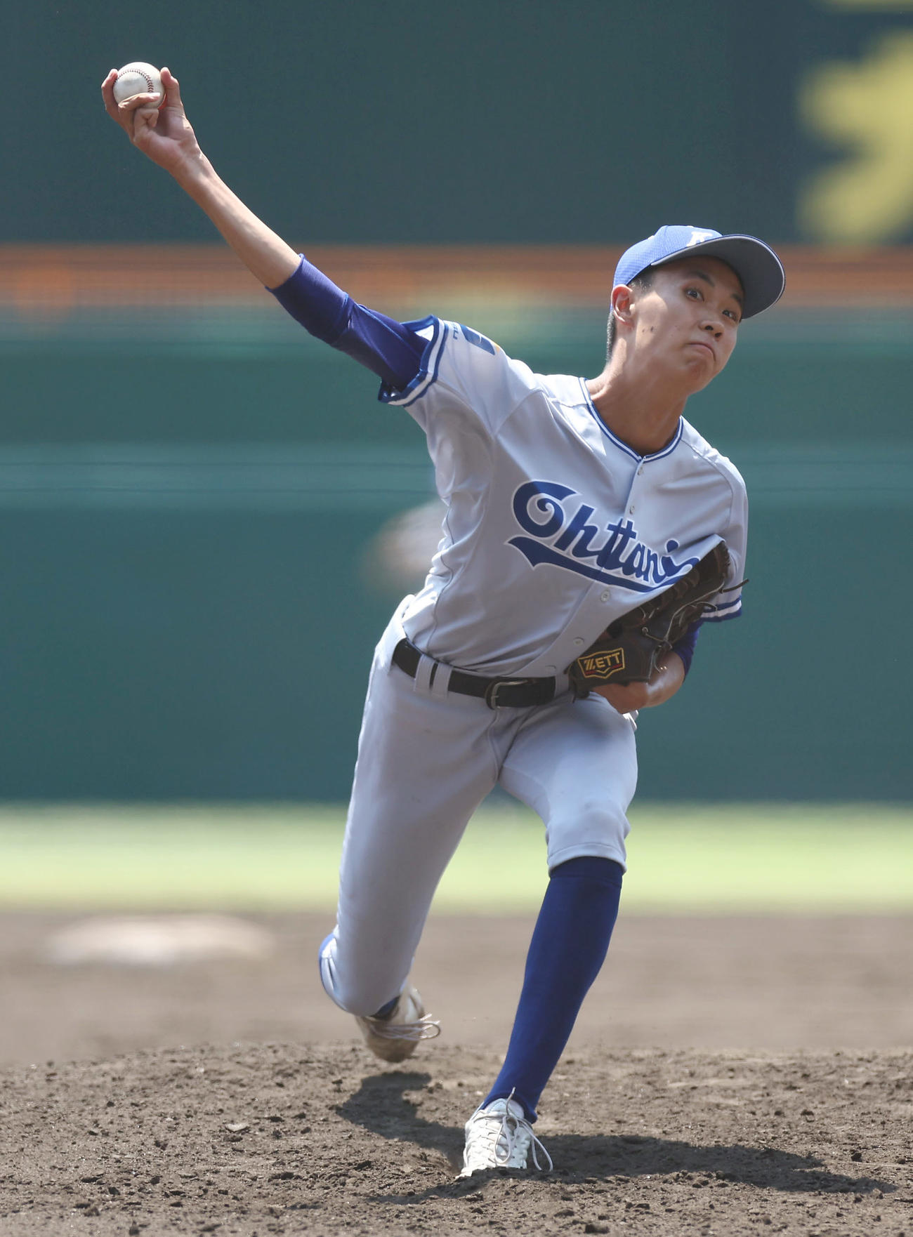 小松大谷対大阪桐蔭　力投する小松大谷先発の西川（撮影・前田充）
