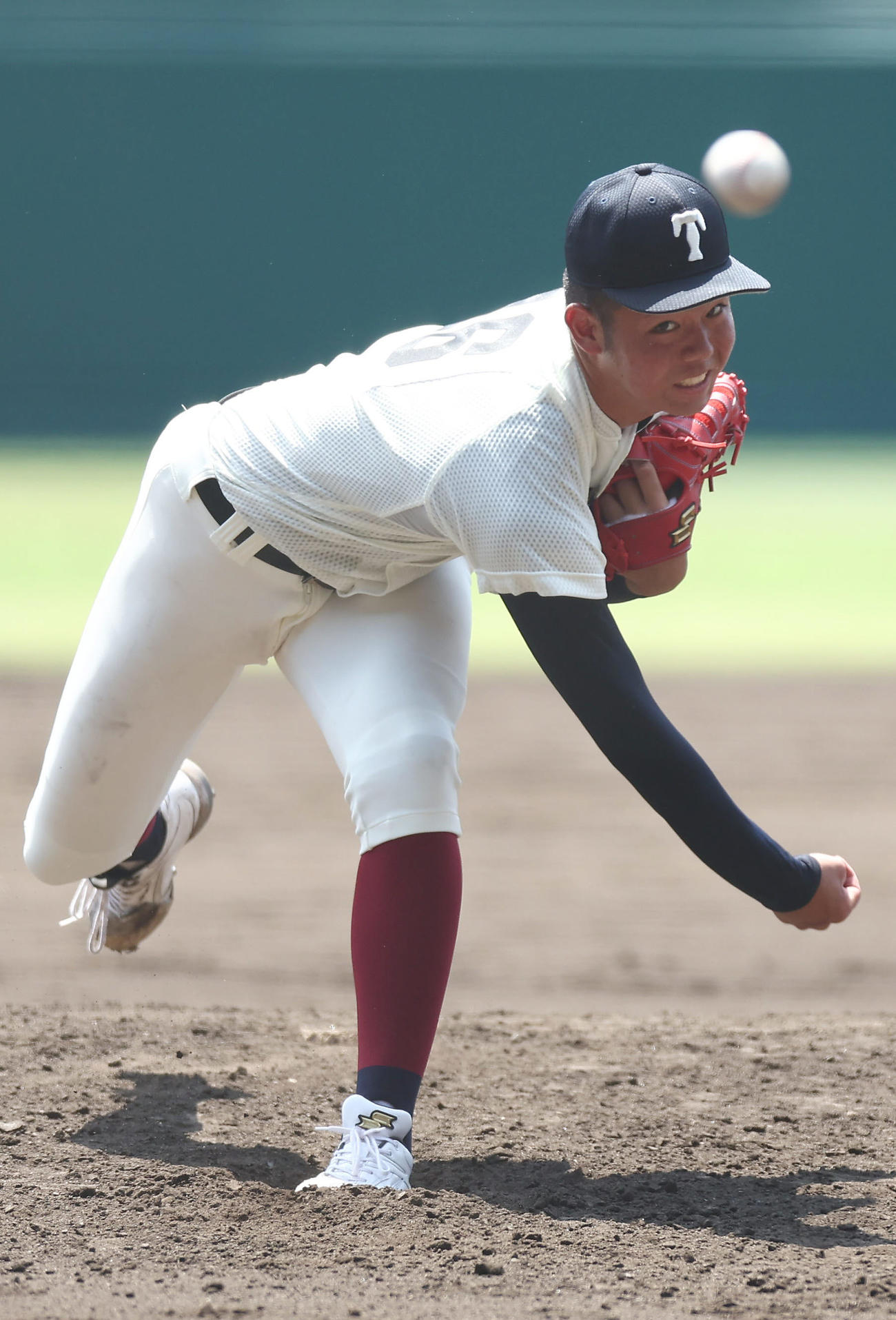 小松大谷対大阪桐蔭　力投する大阪桐蔭先発の森（撮影・前田充）