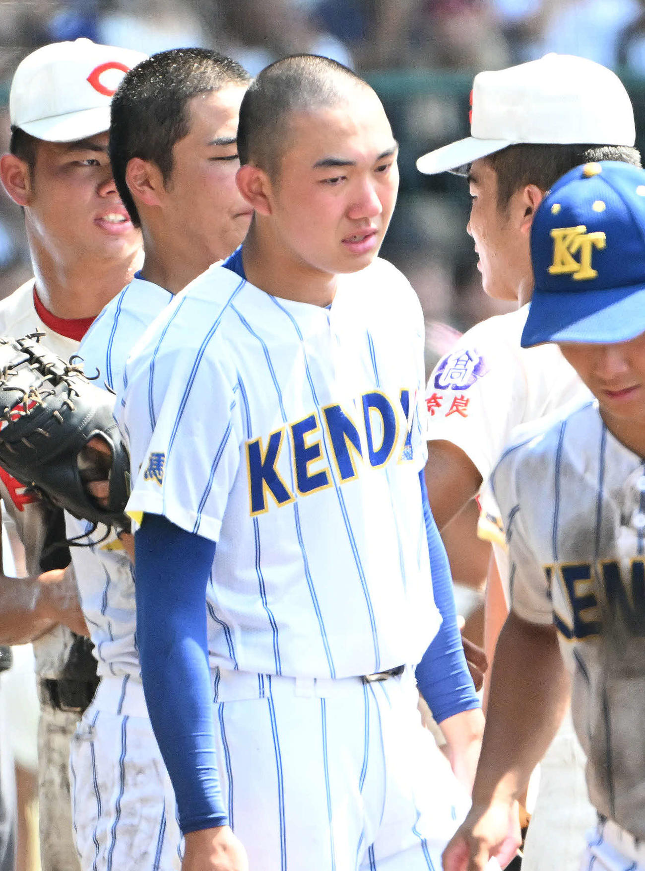 智弁学園対健大高崎　智弁学園に負け悔しがる健大高崎・石垣（撮影・石井愛子）