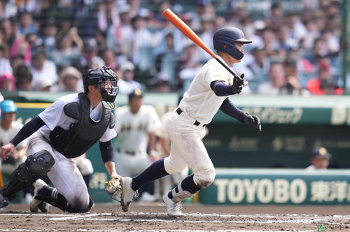 神村学園対中京大中京　6回表神村学園2死三塁、中前適時打を放つ今村（撮影・鈴木みどり）