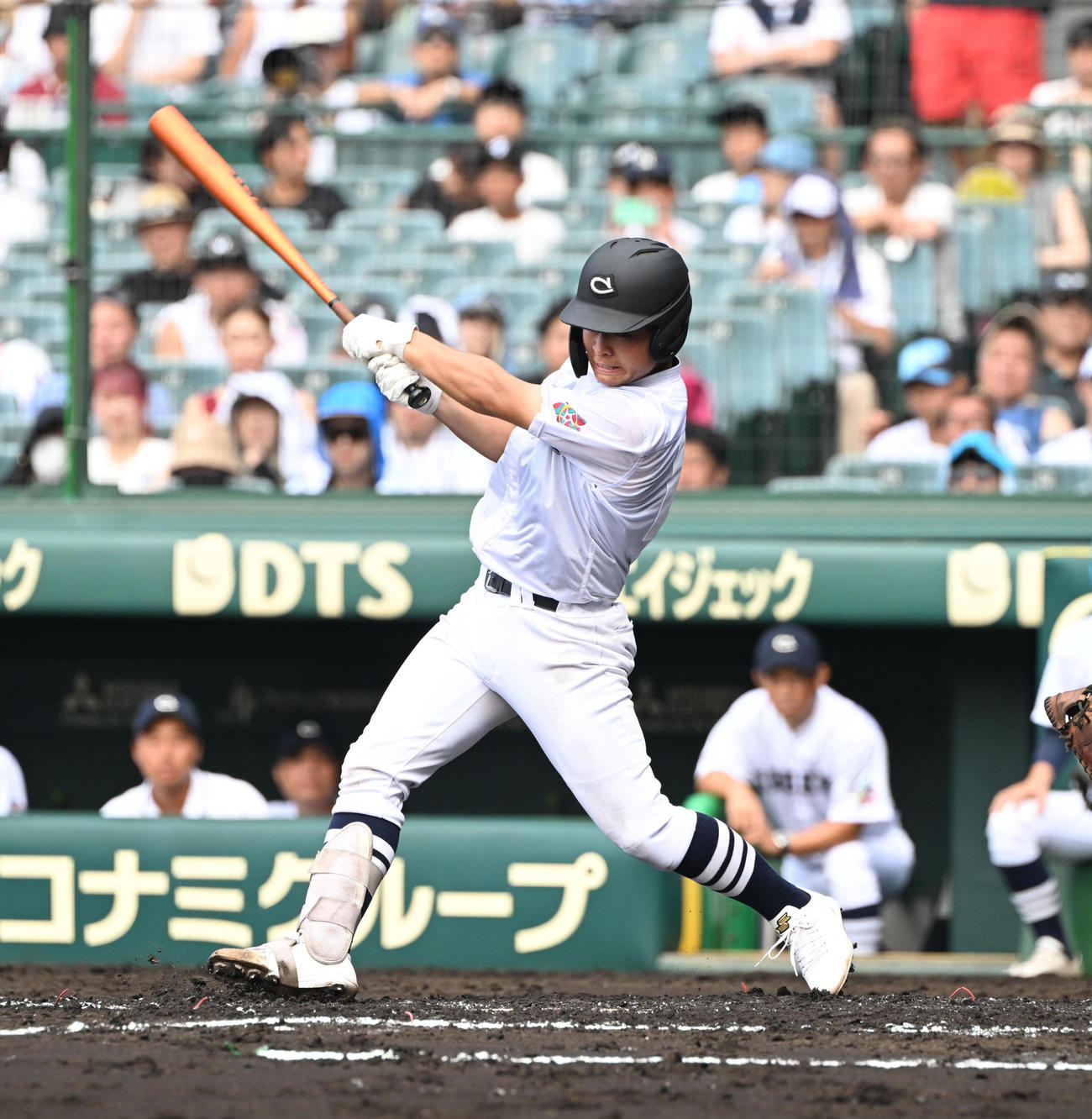 神村学園対中京大中京　3回裏中京大中京2死三塁、左前に先制適時打を放つ岡部（撮影・和賀正仁）