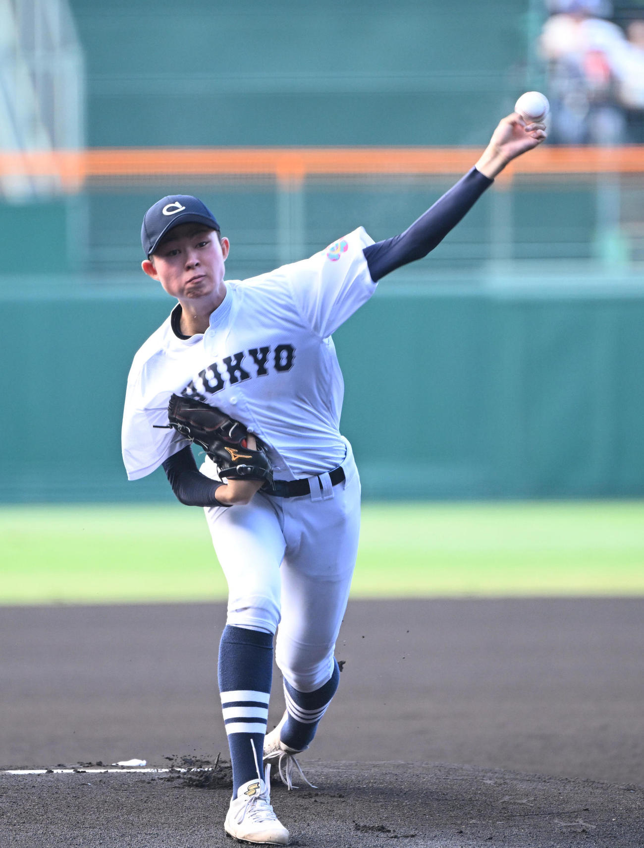 神村学園対中京大中京　先発する中京大中京・中井（撮影・和賀正仁）