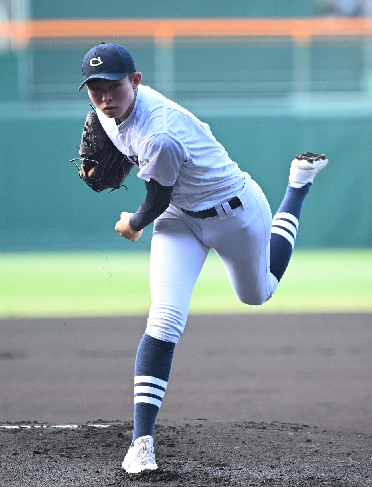 神村学園対中京大中京　先発する中京大中京・中井（撮影・和賀正仁）