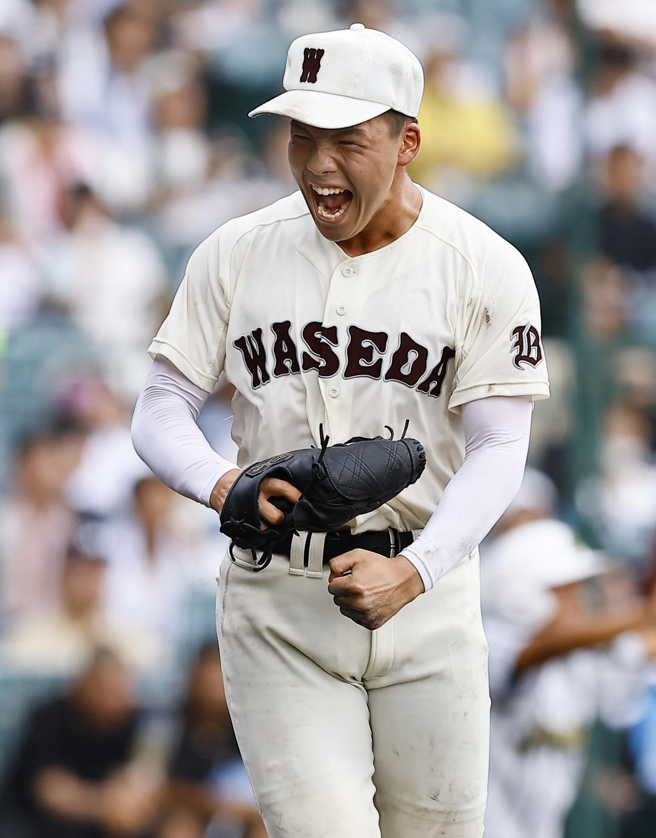 鶴岡東対早実　9回表鶴岡東2死一、二塁、億田を三ゴロに打ち取りガッツポーズをする中村（撮影・藤尾明華）