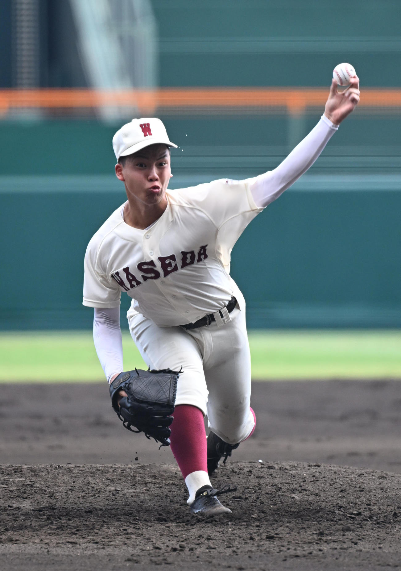 鶴岡東対早実　先発する早実・中村（撮影・和賀正仁）