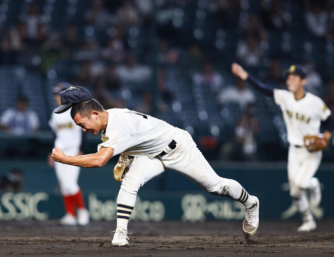大社対創成館　創成館に勝利し、ガッツポーズをする大社・馬庭（撮影・藤尾明華）