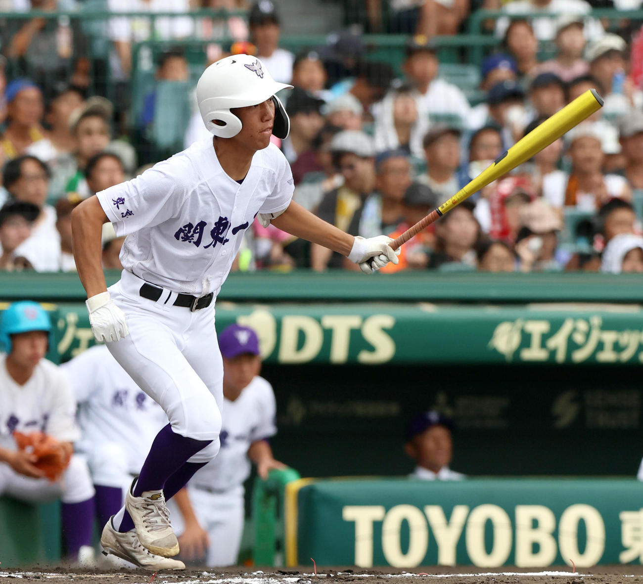 関東第一対明徳義塾　6回表関東第一無死一、三塁、越後は中前適時打を放つ（撮影・上山淳一）
