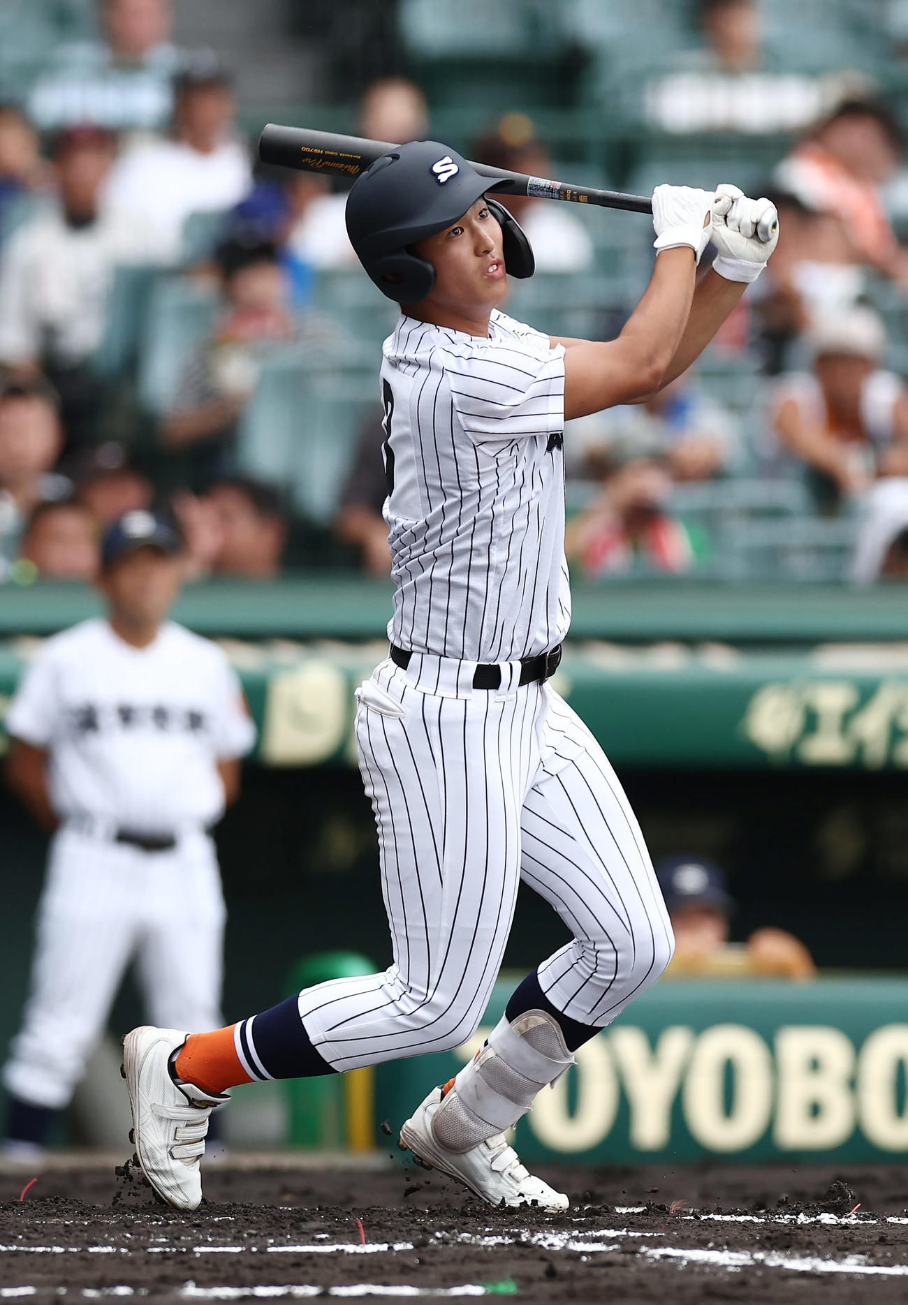 滋賀学園対霞ケ浦　1回表滋賀学園2死一塁、右翼線へ先制適時三塁を放つ岡田（撮影・前田充）