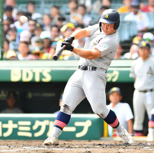 石橋対青森山田 1回裏青森山田2死二塁、原田は先制の中越え2点本塁打を放つ(撮影・岩下翔太)