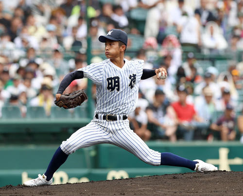 関東第一対明徳義塾 明徳義塾先発の池崎(撮影・上山淳一)