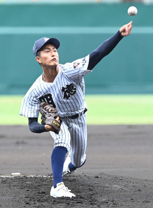 関東第一対明徳義塾 力投する明徳義塾先発の池崎(撮影・山崎安昭)