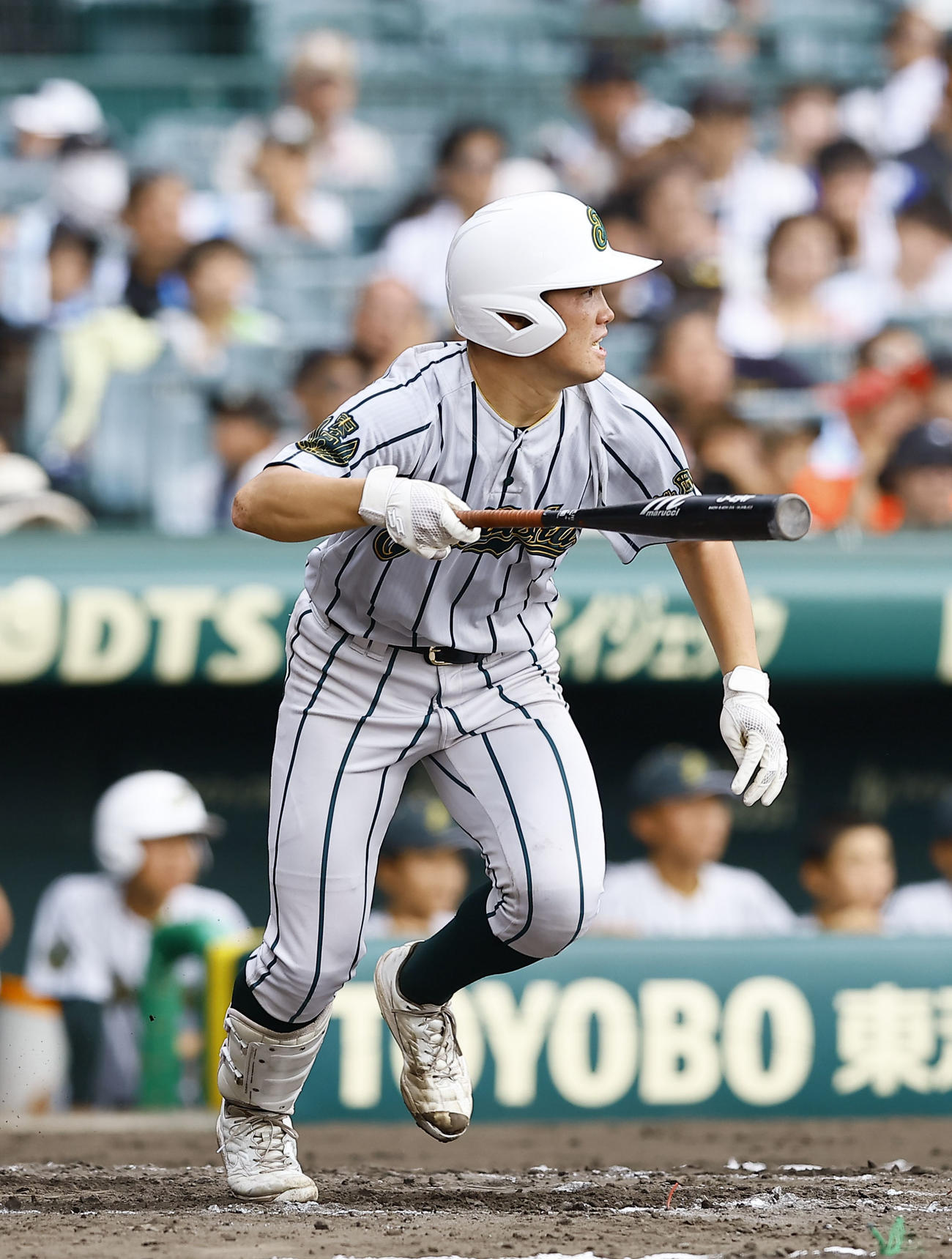 鶴岡東対早実　9回表鶴岡東2死、桜井は中前打を放つ（撮影・藤尾明華）