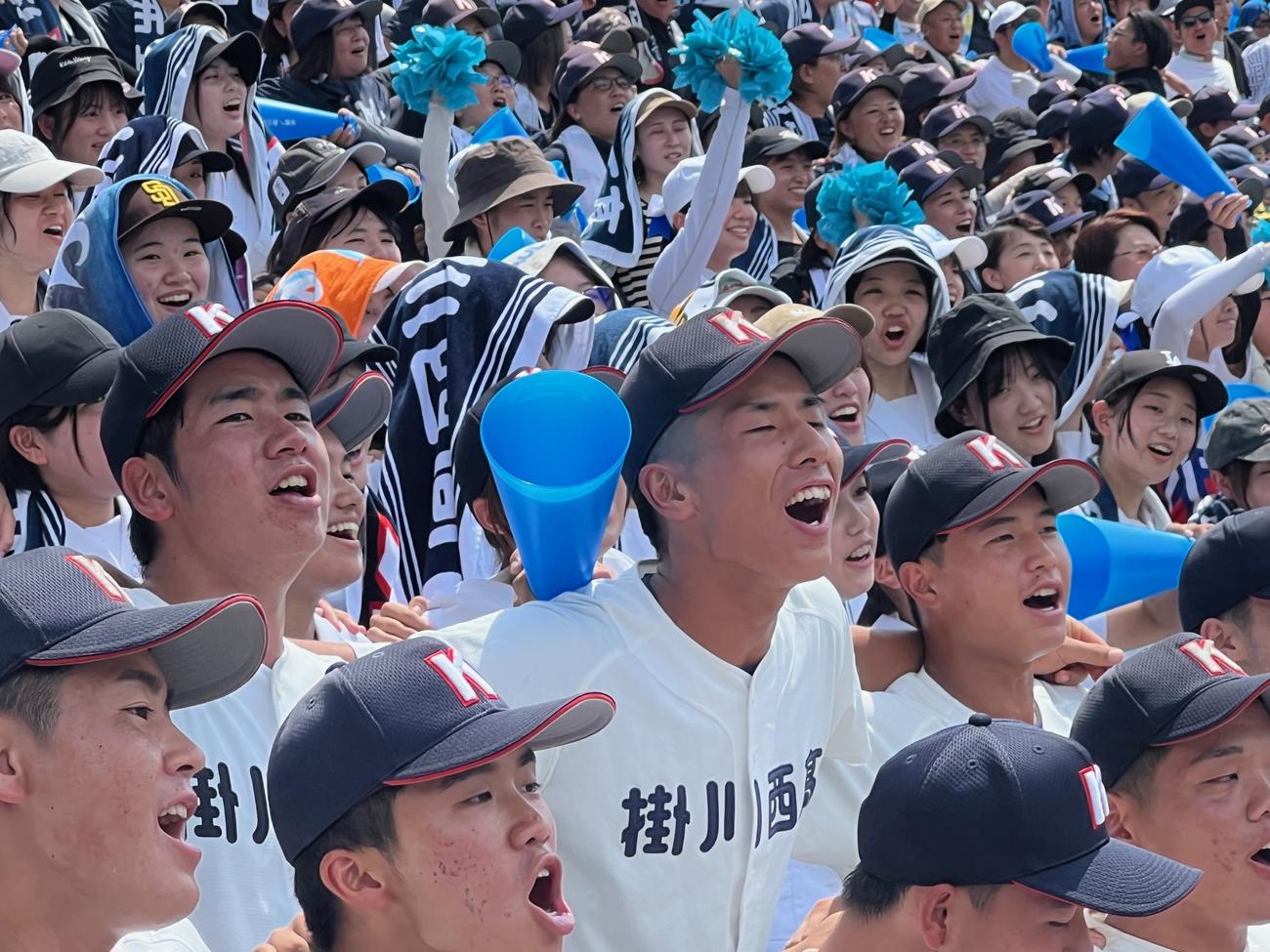アルプスで大声を出す掛川西・落合（写真中央）