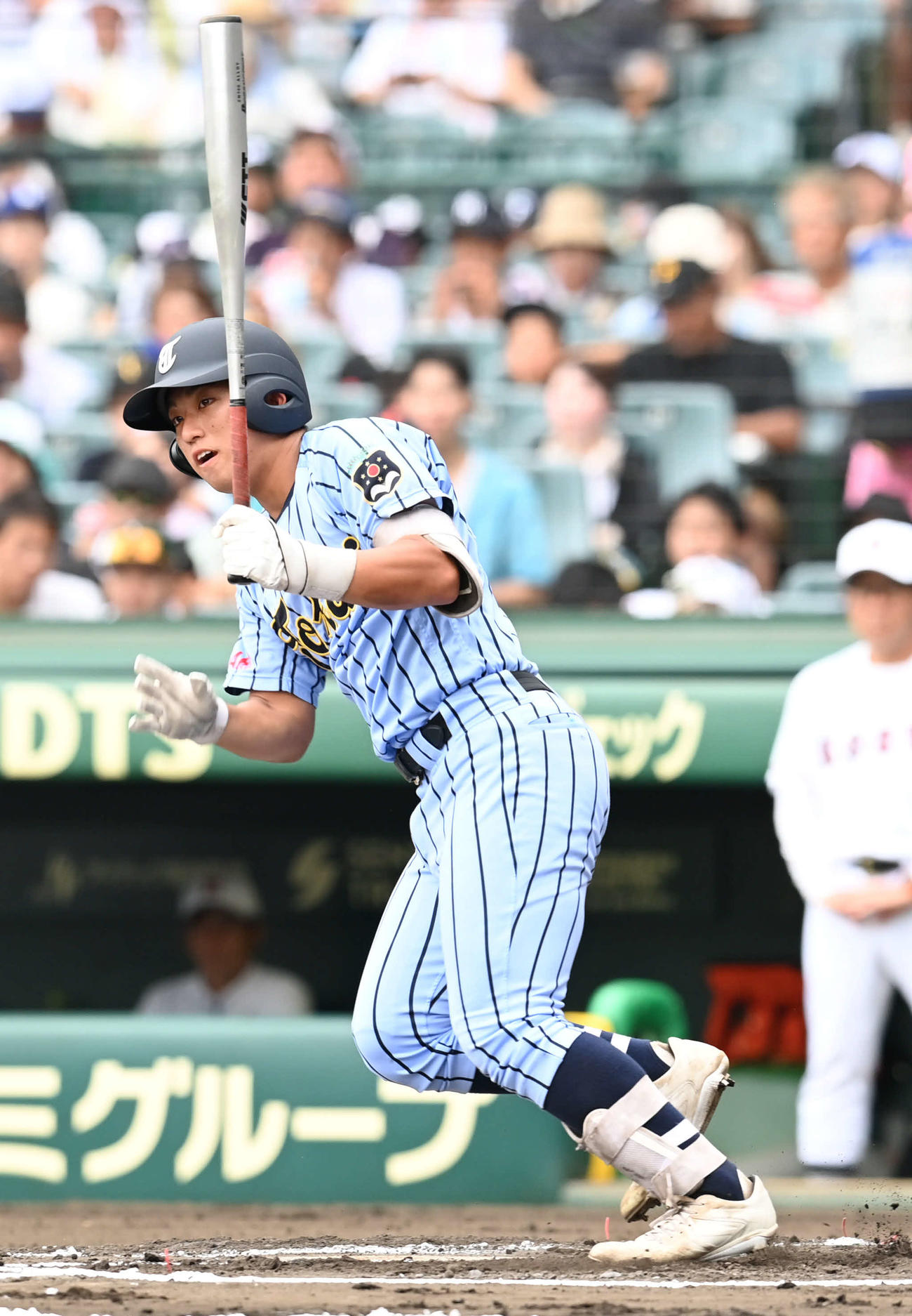 東海大相模対広陵　6回表東海大相模1死二塁、日賀は左翼へ適時二塁打を放つ（撮影・山崎安昭）