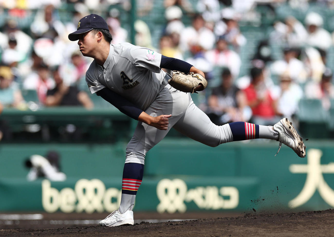 石橋対青森山田　力投する青森山田先発の下山（撮影・前田充）