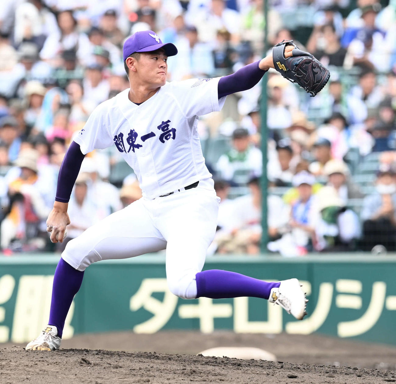 関東第一対明徳義塾　関東第一3番手で登板する坂井（撮影・山崎安昭）