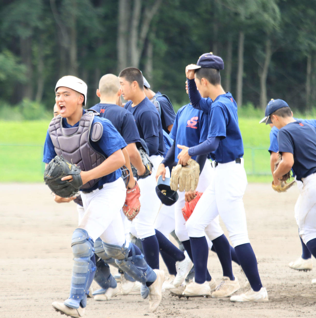 声を出す白樺学園・大西（左）（撮影・保坂果那）