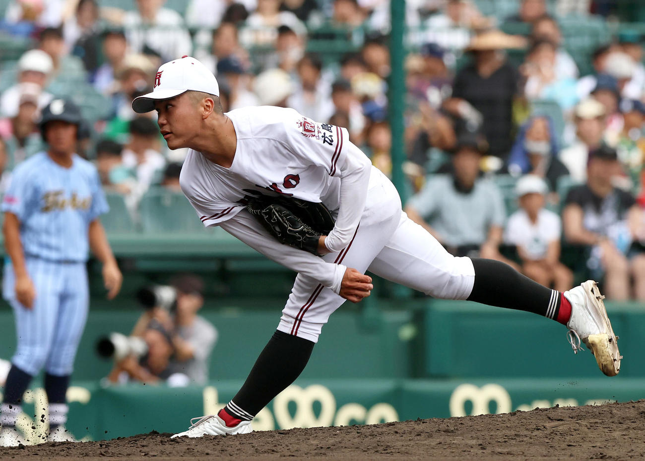 東海大相模対広陵　6回表、力投する広陵エース高尾（撮影・上山淳一）