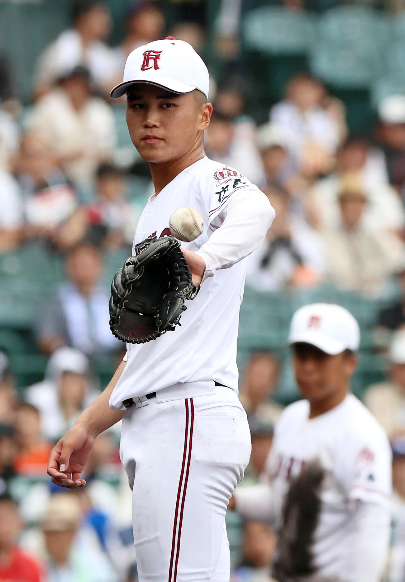 東海大相模対広陵　6回表、力投する広陵エース高尾（撮影・上山淳一）