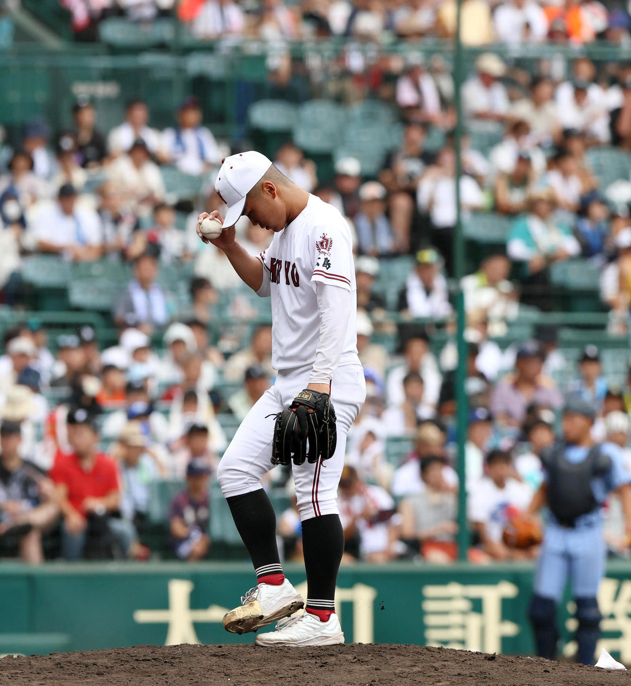 東海大相模対広陵　6回表東海大相模1死二塁、高尾は藤田に中適時二塁打を浴びる（撮影・上山淳一）