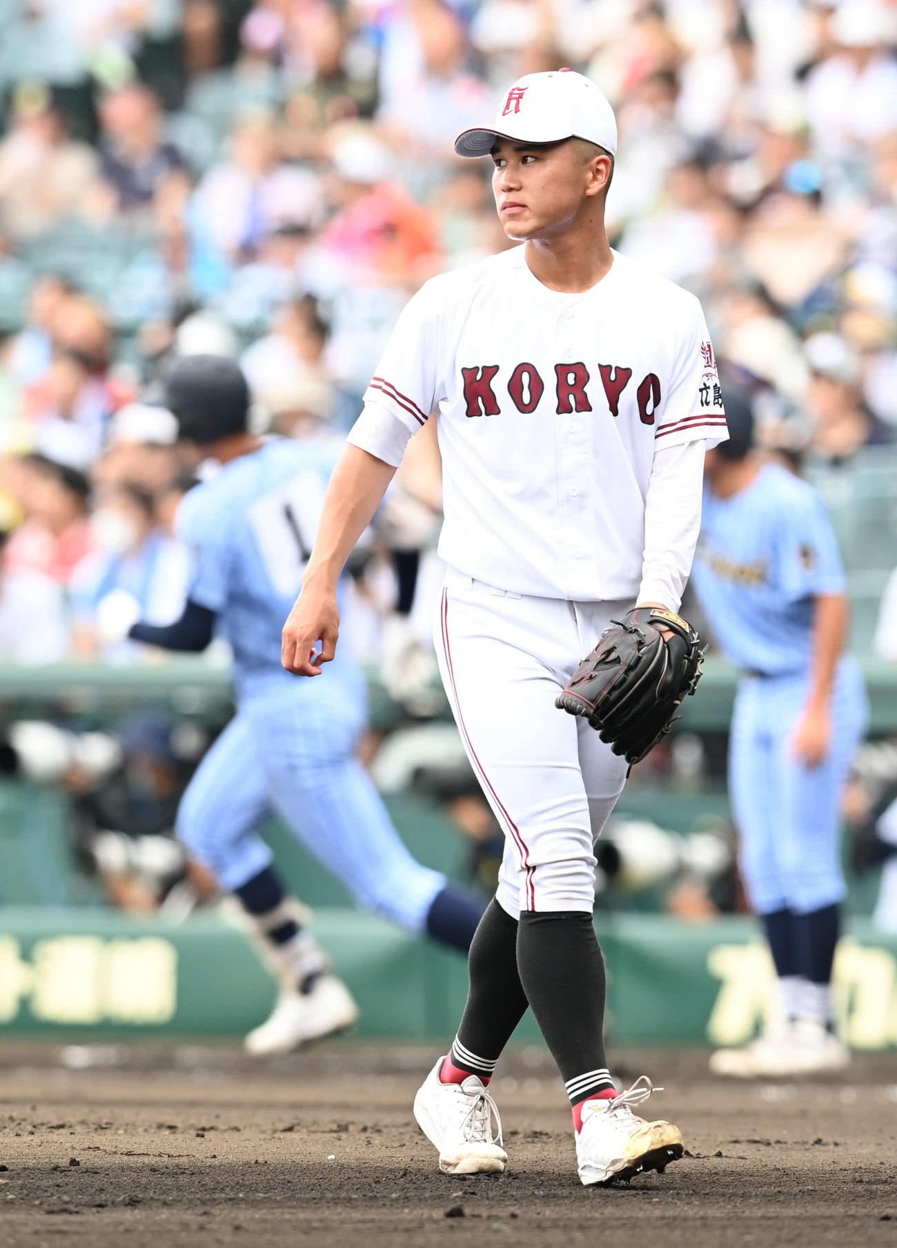東海大相模対広陵　6回表東海大相模1死二塁、高尾は藤田に適時二塁打を許す（撮影・山崎安昭）