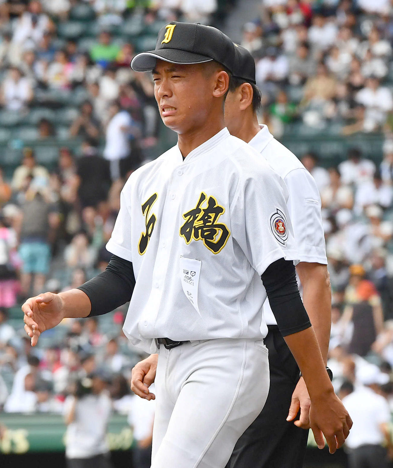 石橋対青森山田　青森山田に敗れ、悔しそうな表情を見せる石橋・吉田記録員（撮影・岩下翔太）