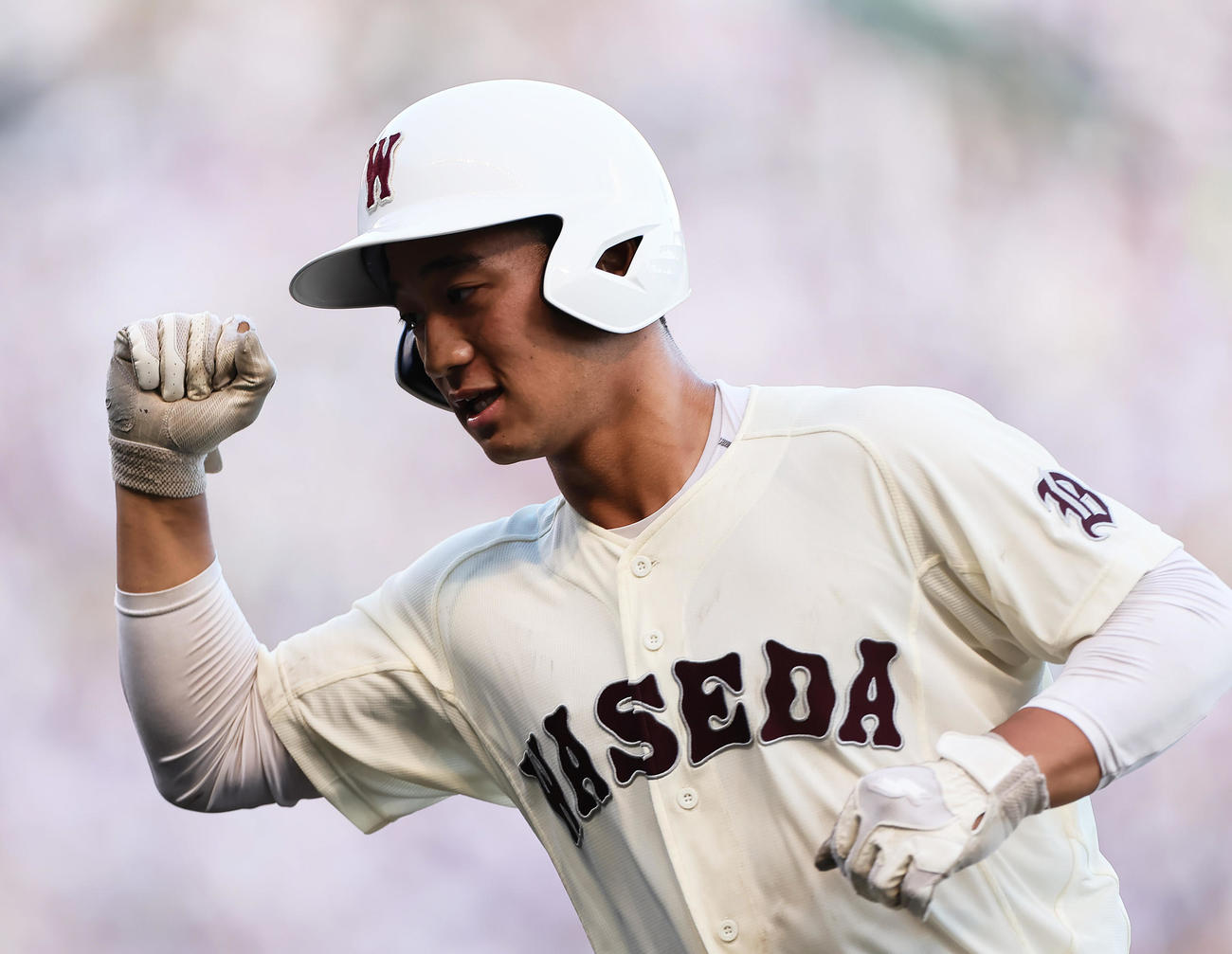 早実対大社　6回表早実1死満塁、国光の二ゴロの間に1点を返す（撮影・足立雅史）