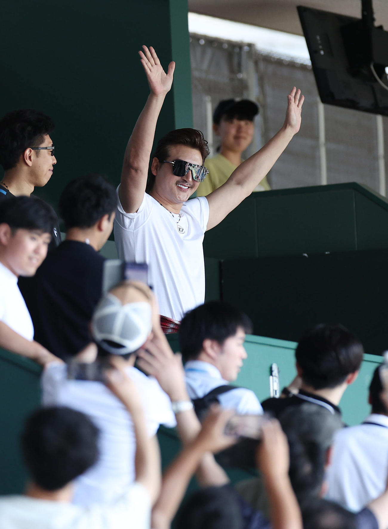 京都国際対西日本短大付　観戦に訪れた日本ハム新庄監督（撮影・前田充）