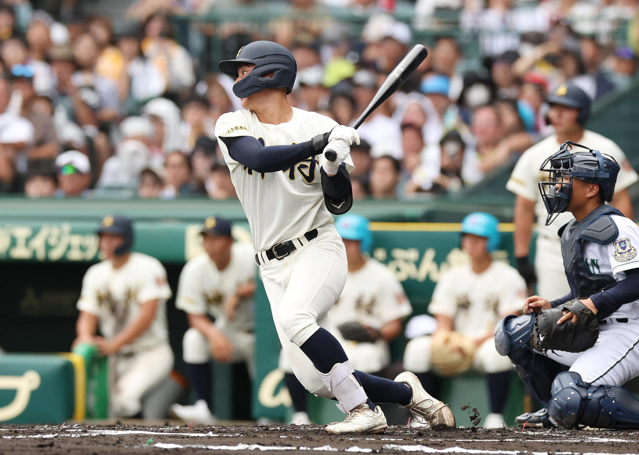 神村学園対岡山学芸館　1回表神村学園1死二塁、先制の右前適時打を放つ今岡（撮影・前田充）