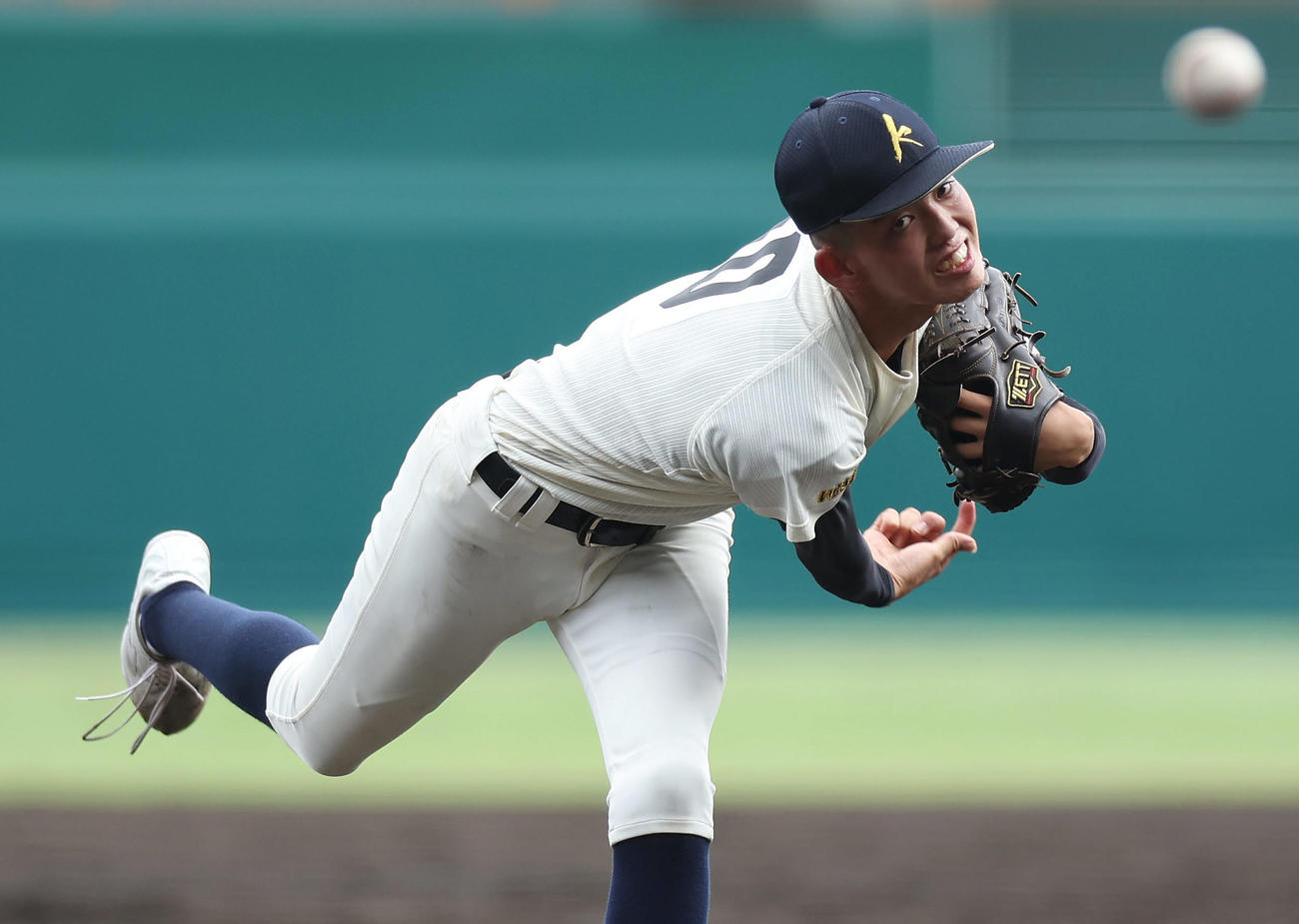 神村学園対岡山学芸館　力投する神村学園先発の早瀬（撮影・前田充）
