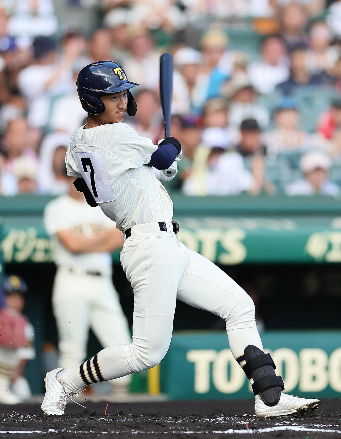 早実対大社　1回裏大社2死一、三塁、下条は先制の右前適時打を放つ（撮影・足立雅史）