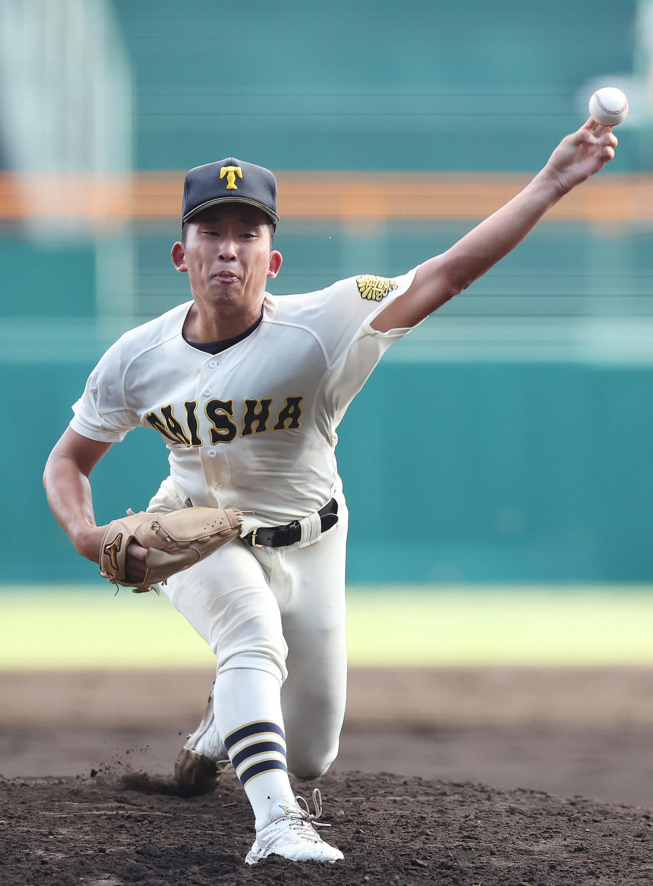 早実対大社　汗を飛ばして力投する大社先発の馬庭（撮影・前田充）