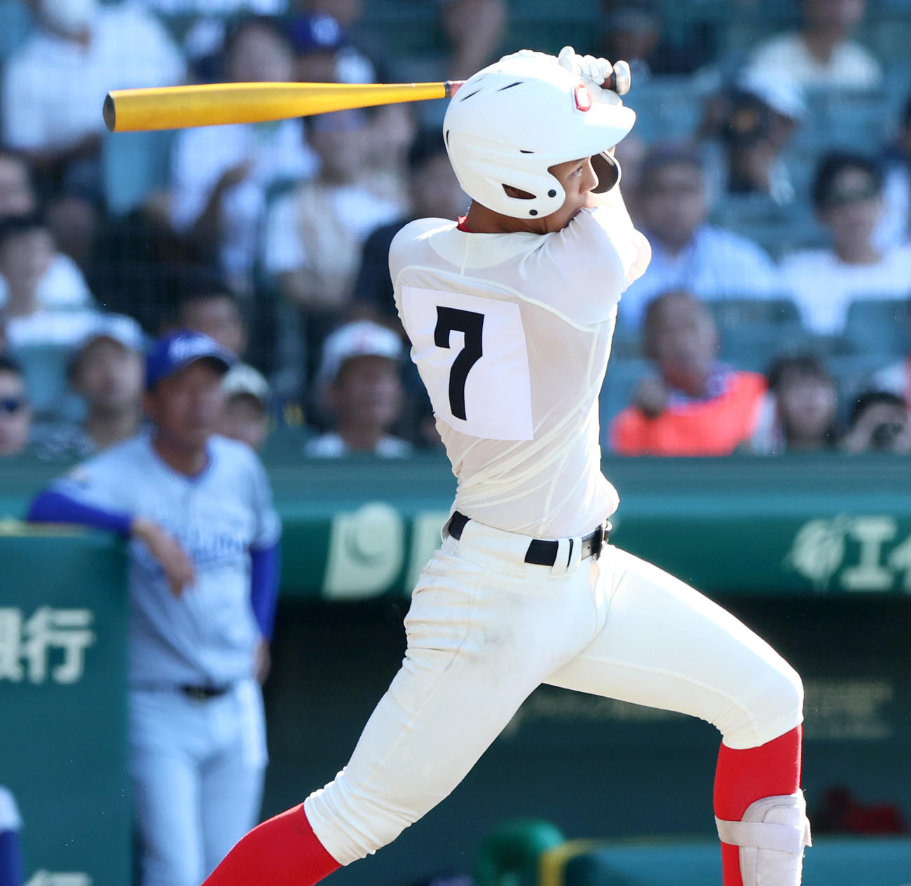 小松大谷対智弁学園　1回裏智弁学園2死三塁、中道は先制の左前適時打を放つ（撮影・上山淳一）