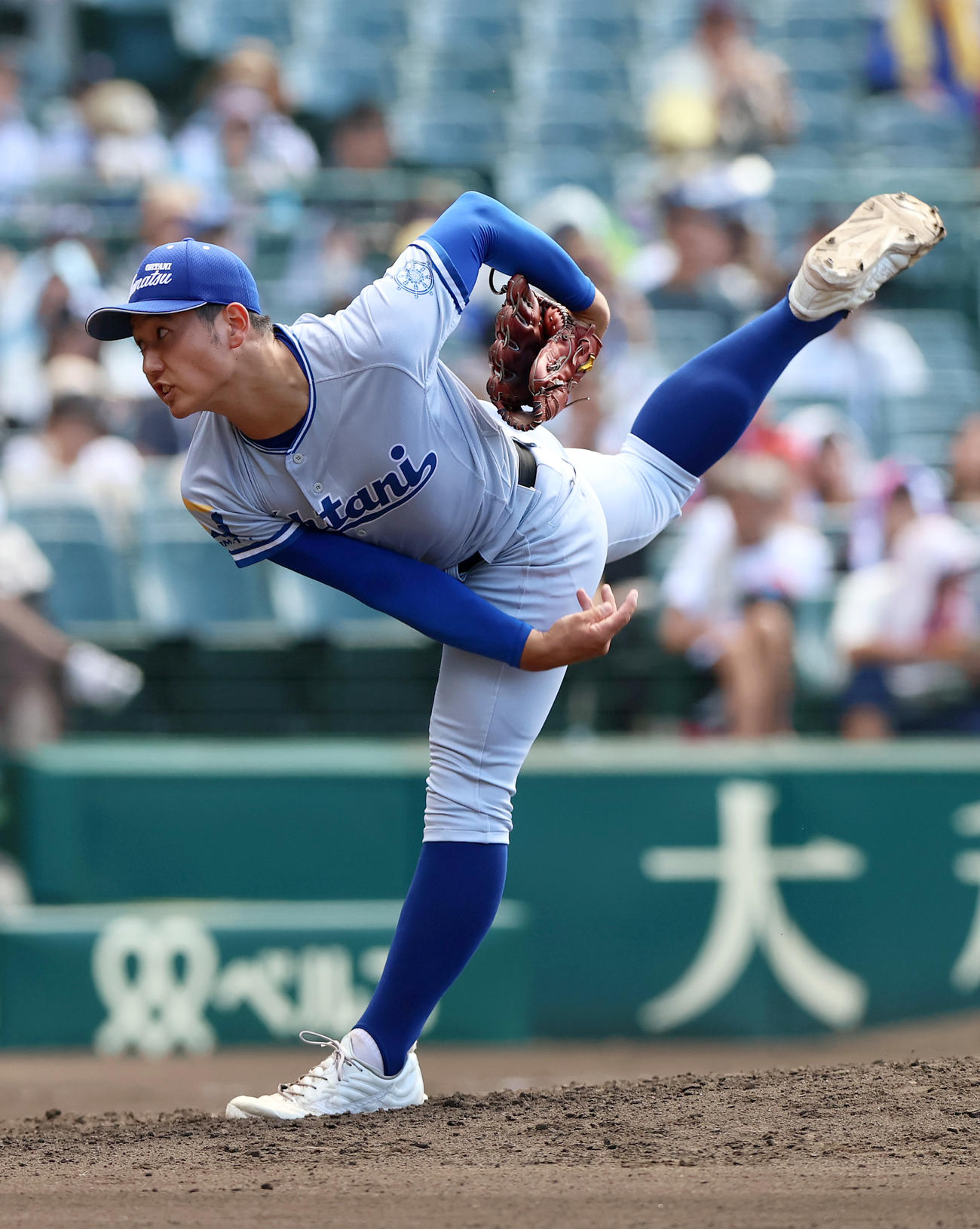 小松大谷対智弁学園　6回裏に登板する橋（撮影・上山淳一）