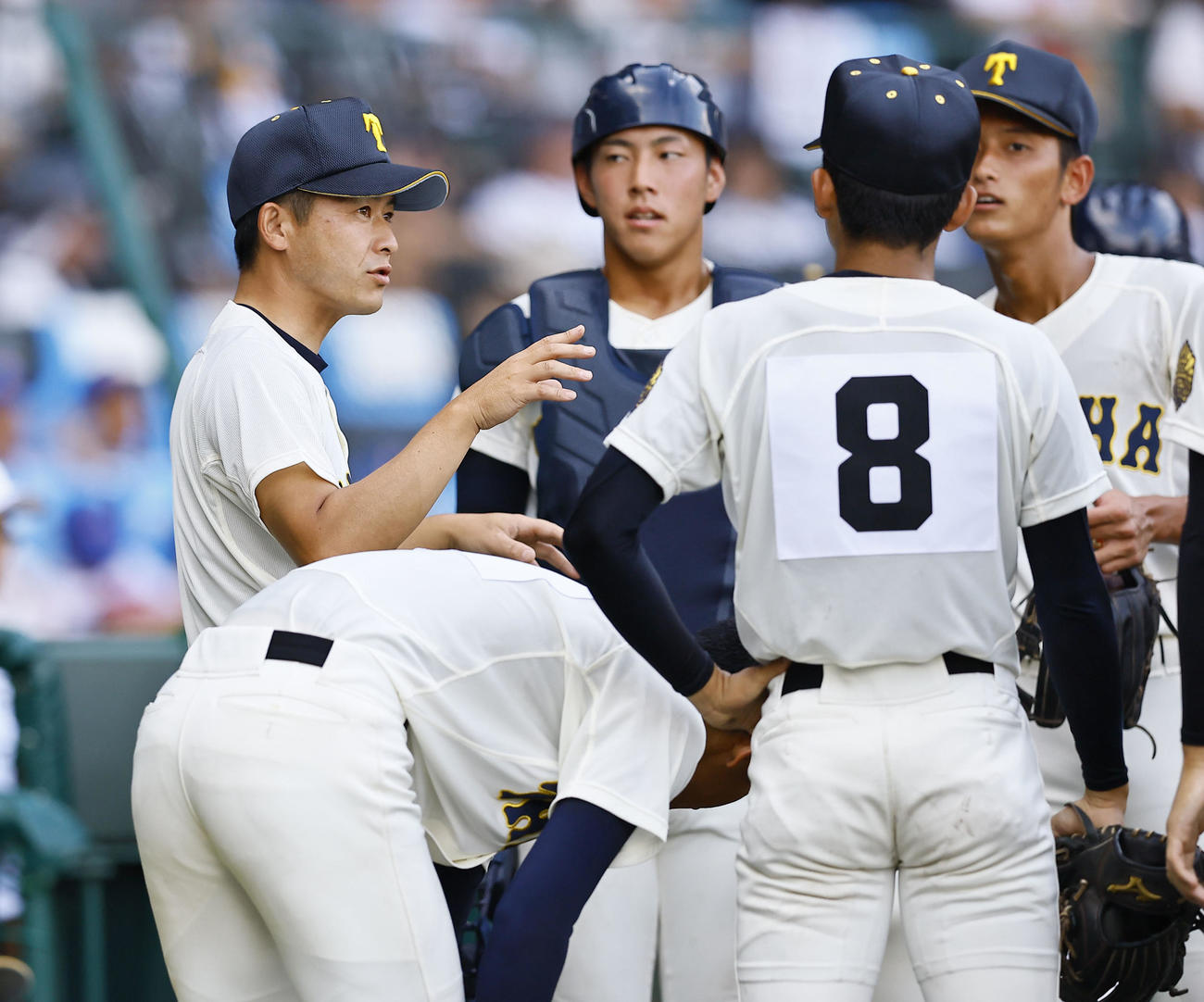 大社対創成館　3回、選手に話しをする大社・石飛監督（撮影・藤尾明華）