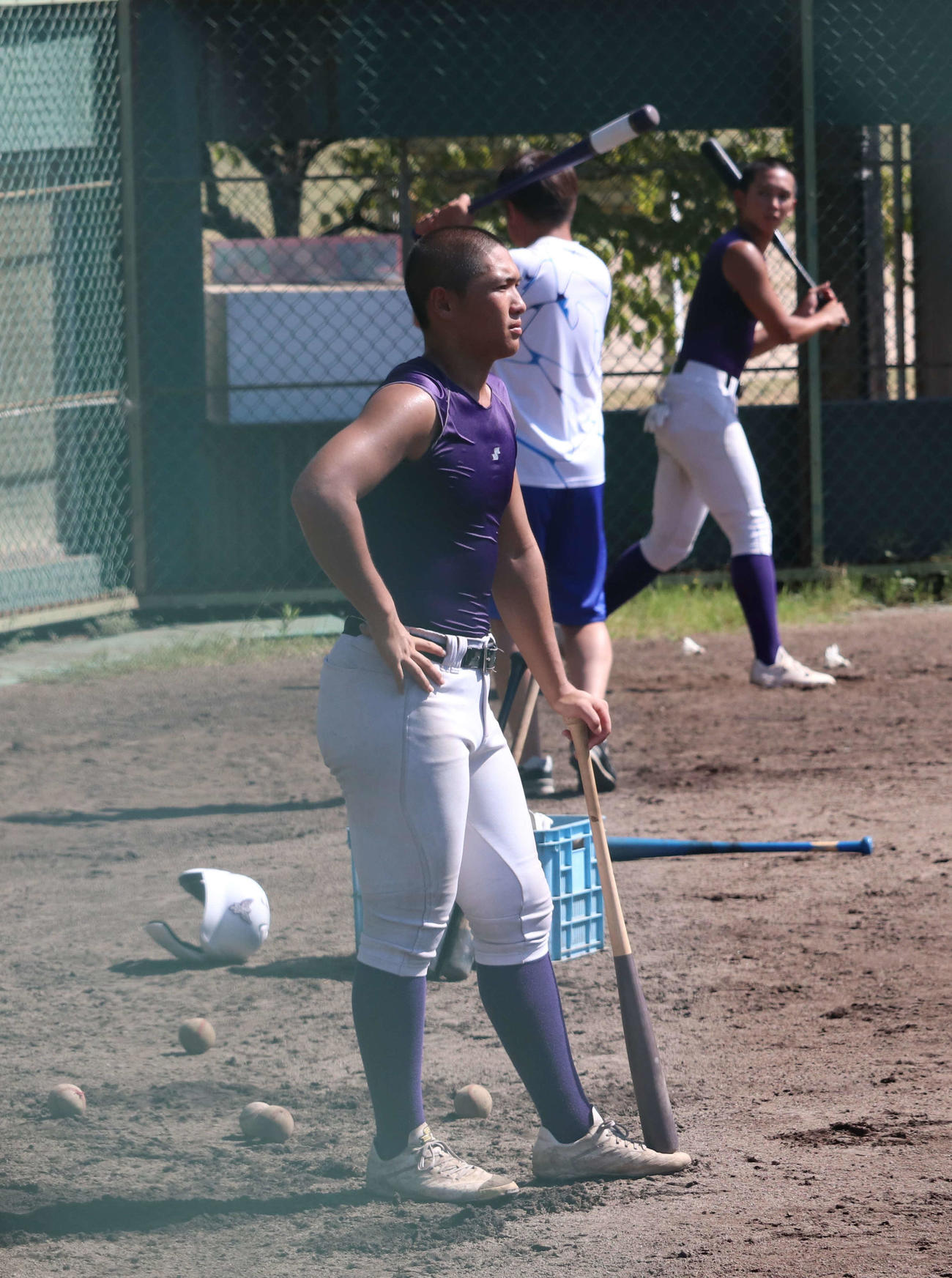 準々決勝の前日練習で汗を流す関東第一・高橋（撮影・佐瀬百合子）