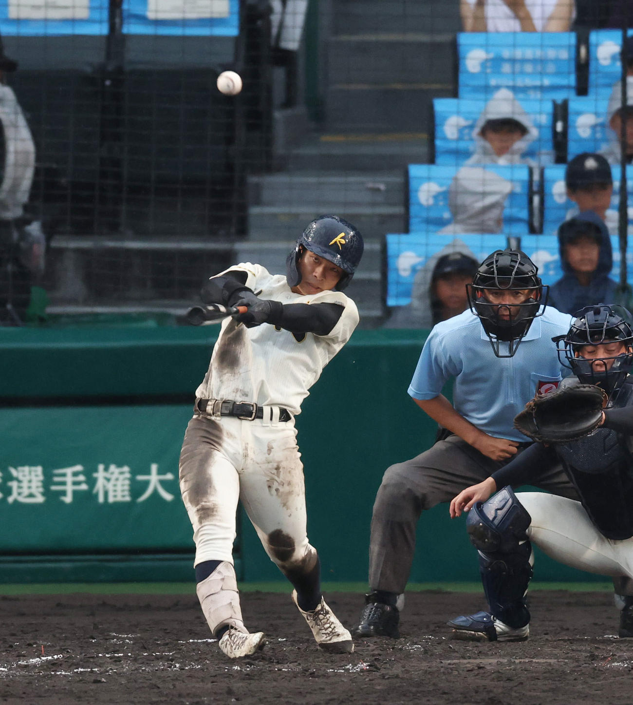7回表神村学園1死三塁、中越え適時二塁打を放つ上川床