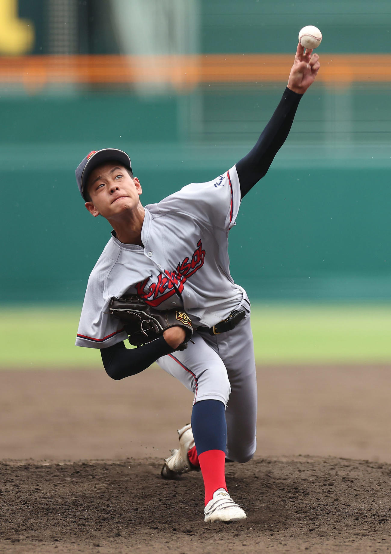 智弁学園対京都国際　力投する京都国際先発の西村（撮影・前田充）