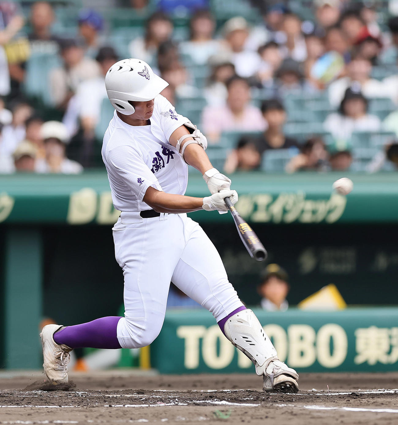 関東第一対東海大相模　7回表関東第一無死、高橋は先制本塁打を放つ（撮影・足立雅史）