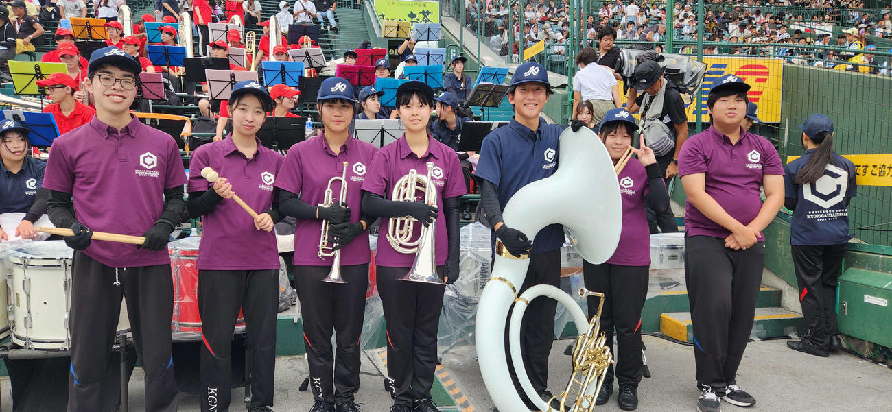 青森山田の友情応援にかけつけた、京都外大西の吹奏楽部（3年生）のみなさん（撮影・保坂淑子）