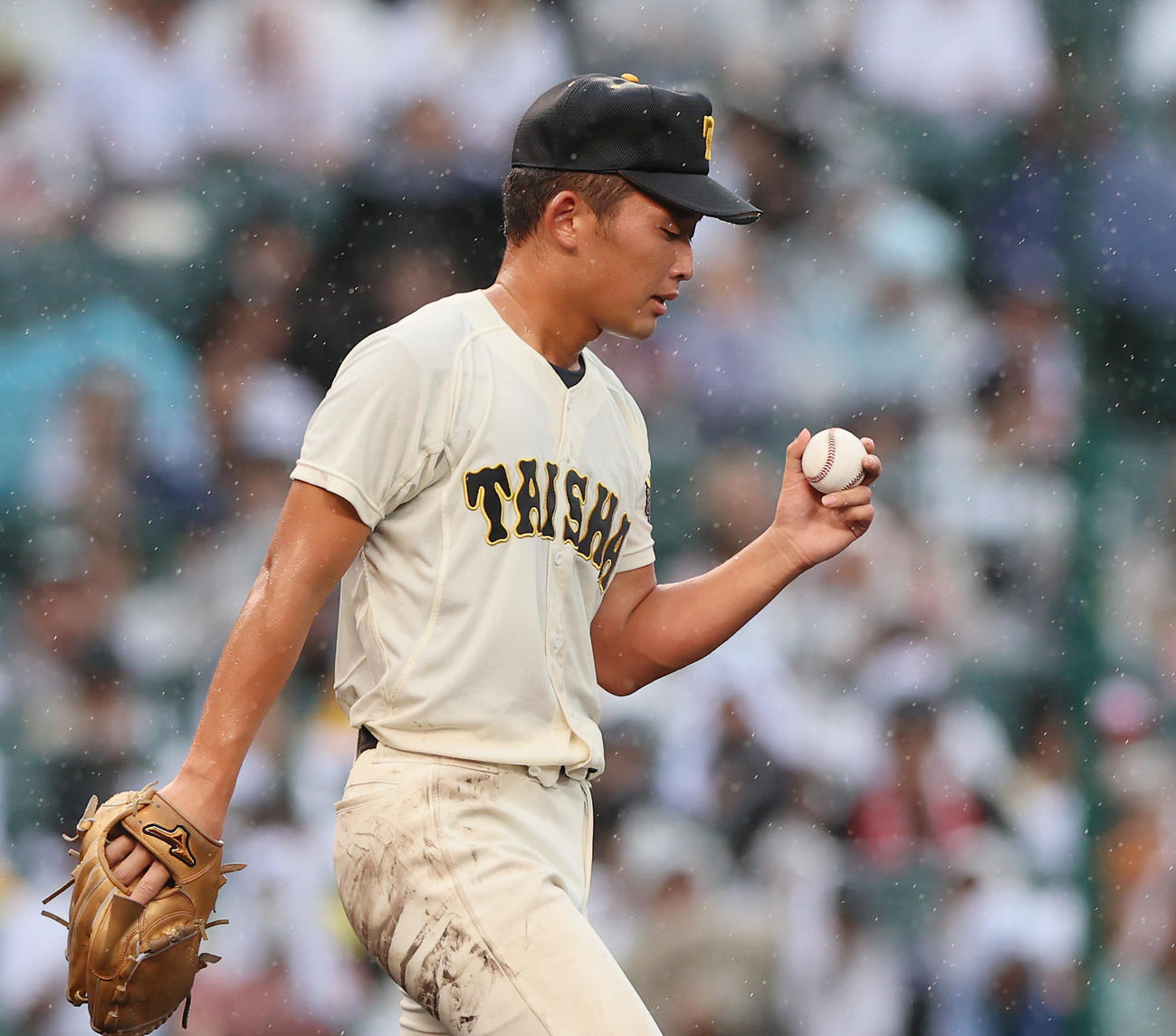 神村学園対大社　7回表神村学園1死一、二塁、馬庭は正林に左前適時打を浴びる（撮影・上山淳一）
